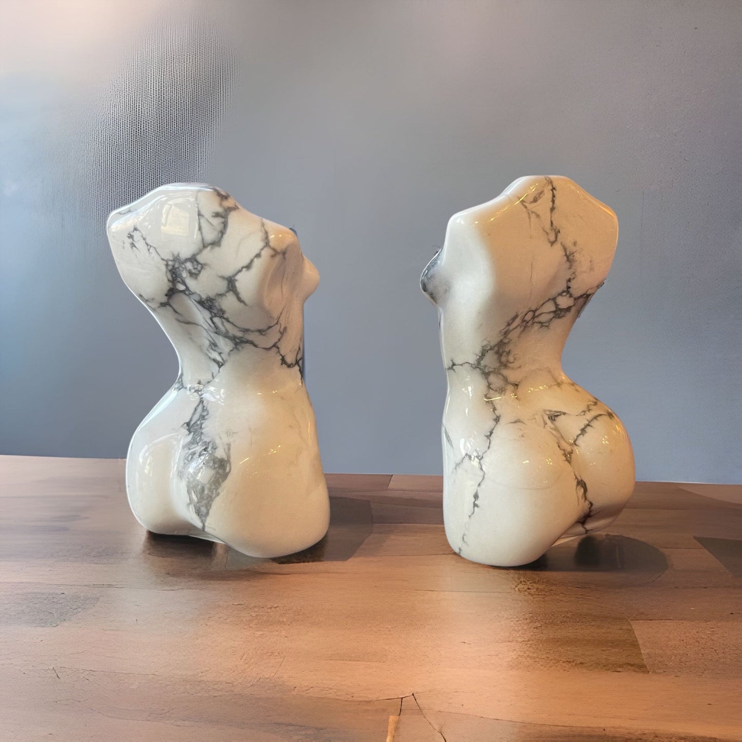 5 cm Howlite Woman Body Carving